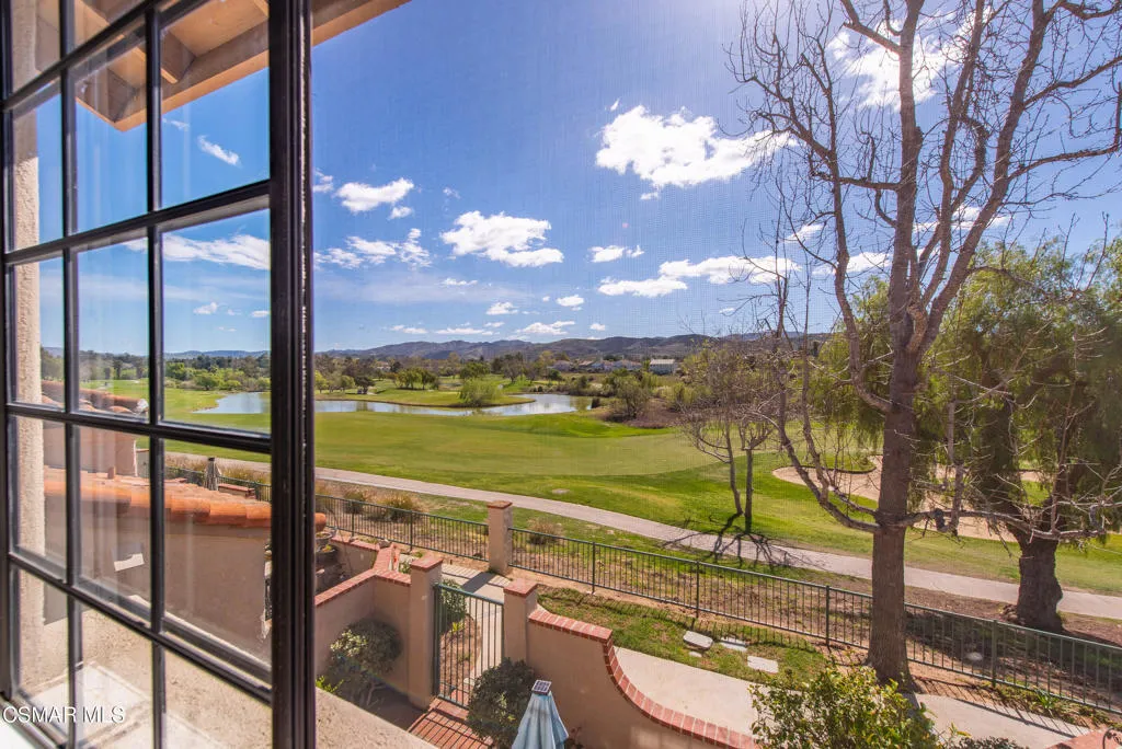 422 Country Club Drive B, Simi Valley, California 93065 home-pic-11